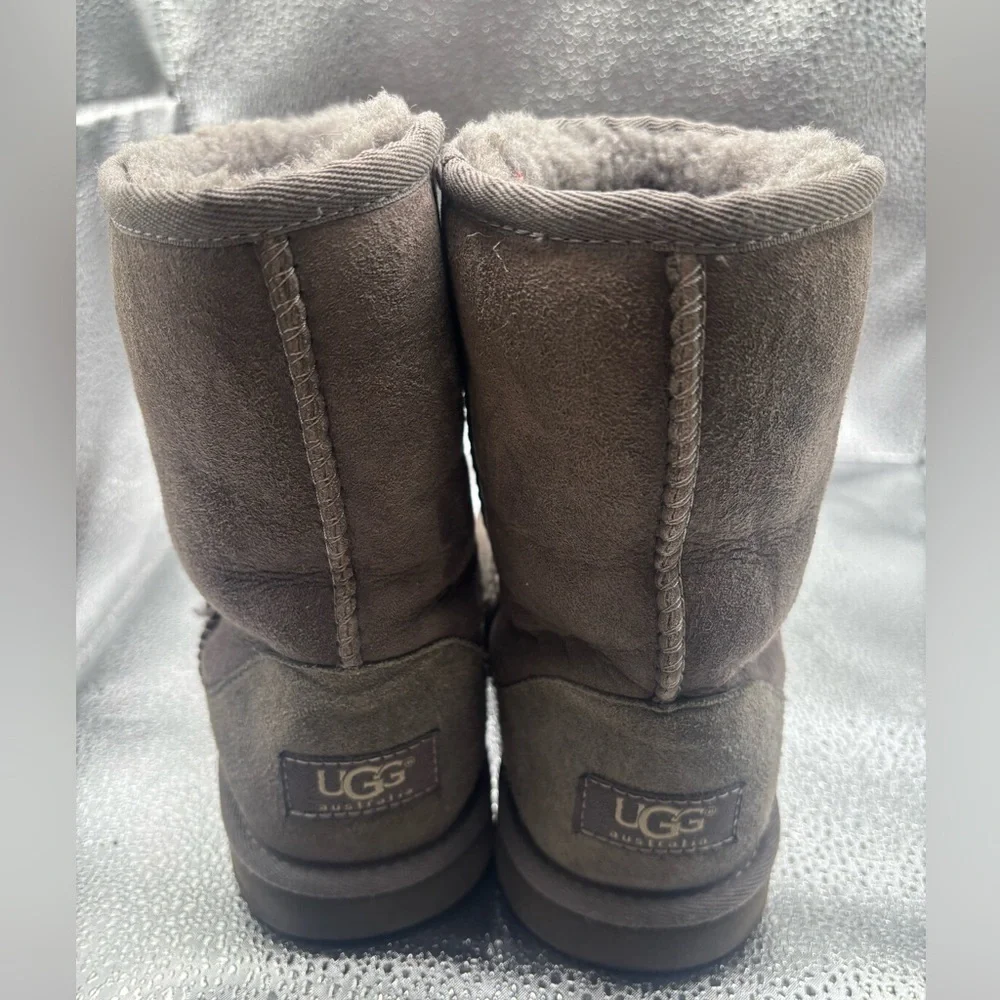 UGG Boots Grey Classic Short Suede Sheepskin Womens Size 6/ Youth Size 4